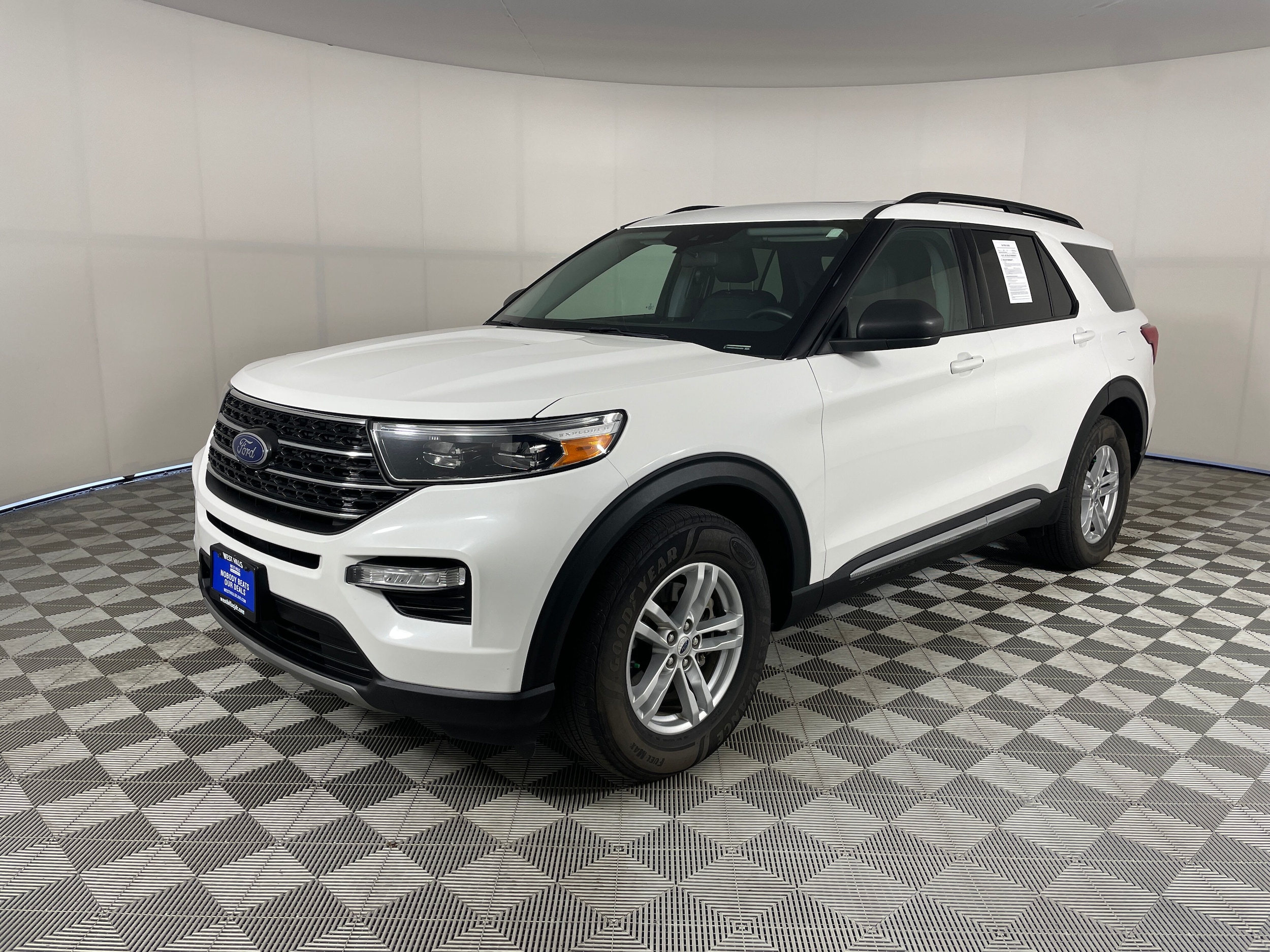 2022 Ford Explorer XLT 4WD's photo