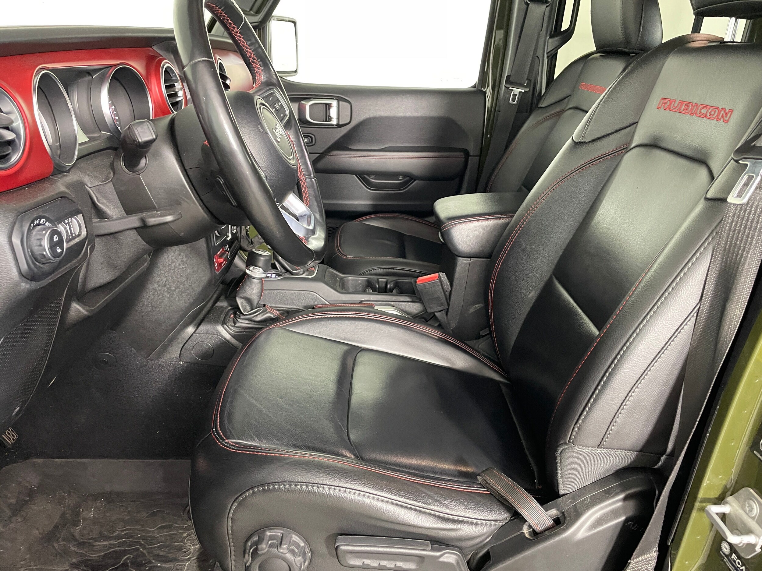 2021 Jeep Gladiator Rubicon photo 2
