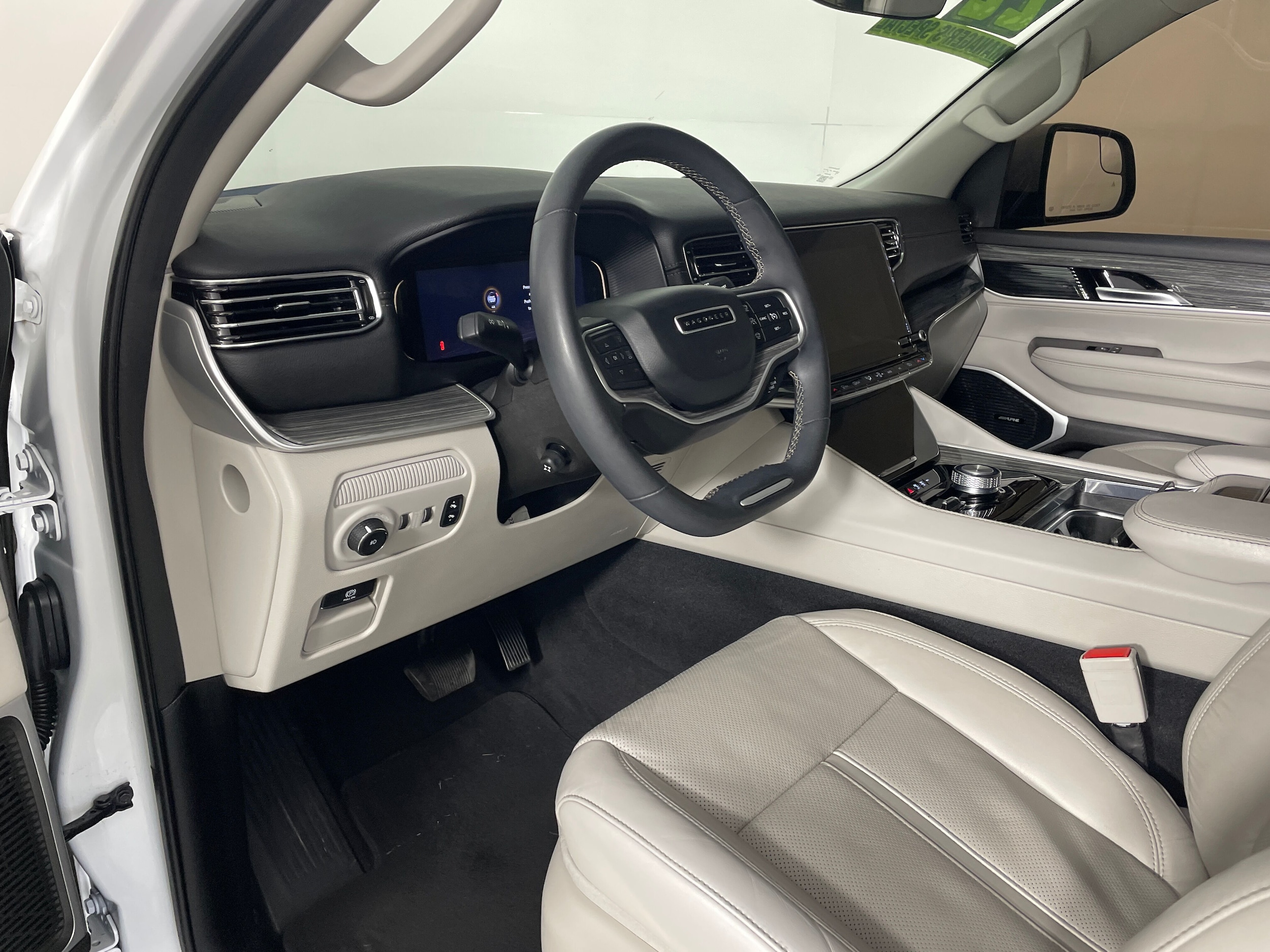 2022 Jeep Wagoneer Series II photo 2