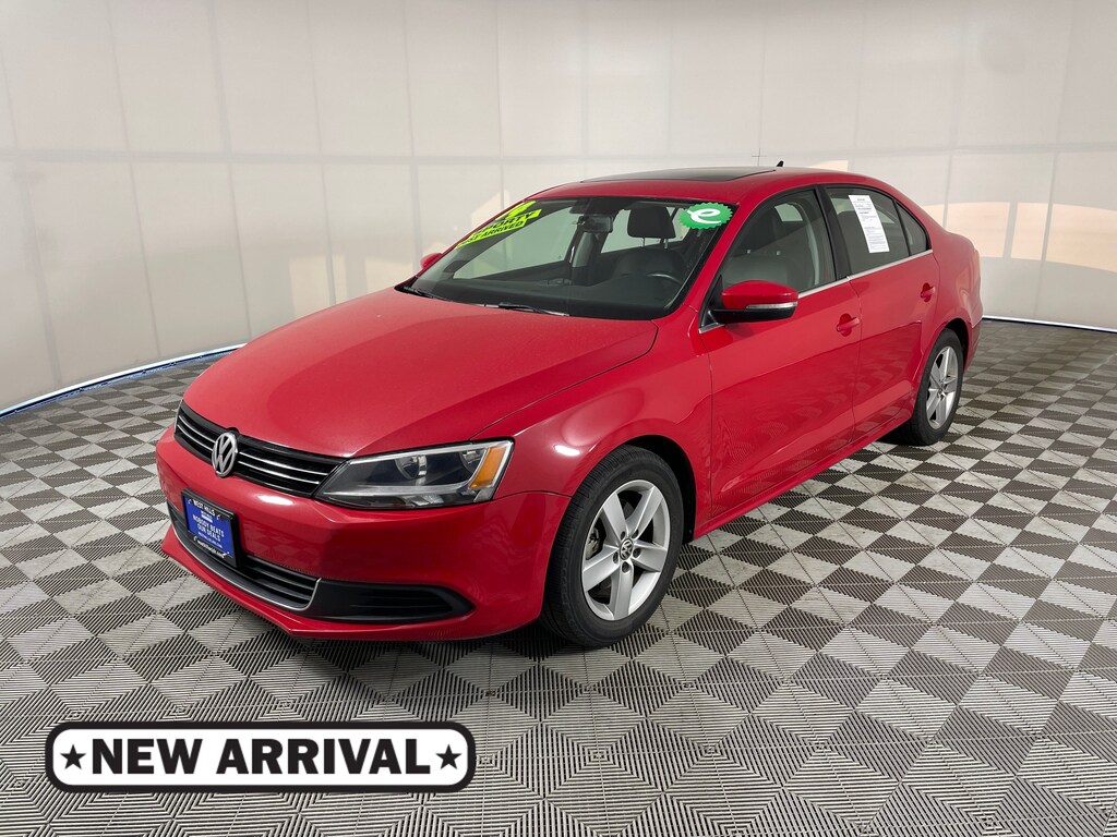 Used 2014 Volkswagen Jetta 2.0L TDI w/Premium/Navigation Sedan