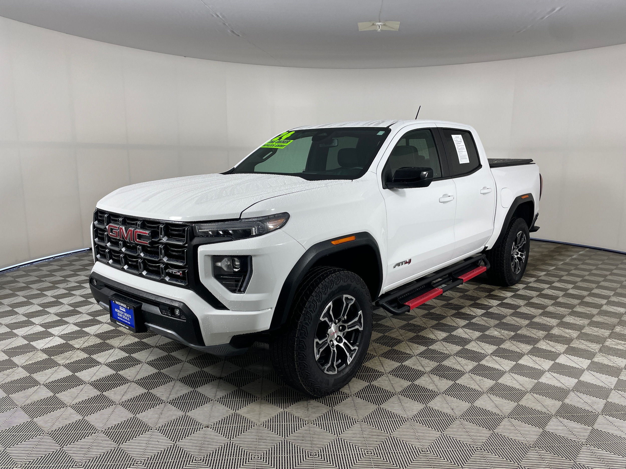 2024 GMC Canyon 4WD AT4 Crew Cab Short Box's photo