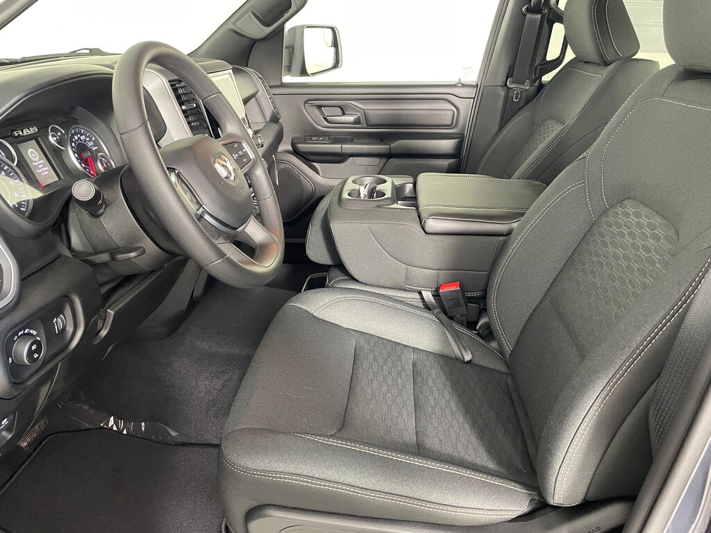 New 2026 Ram 1500 EXPRESS CREW CAB 4X4 5'7 BOX Pickup