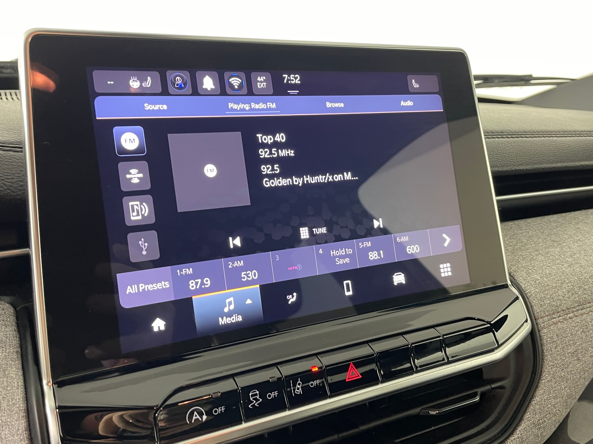 2024 Jeep Compass Latitude Lux photo 6