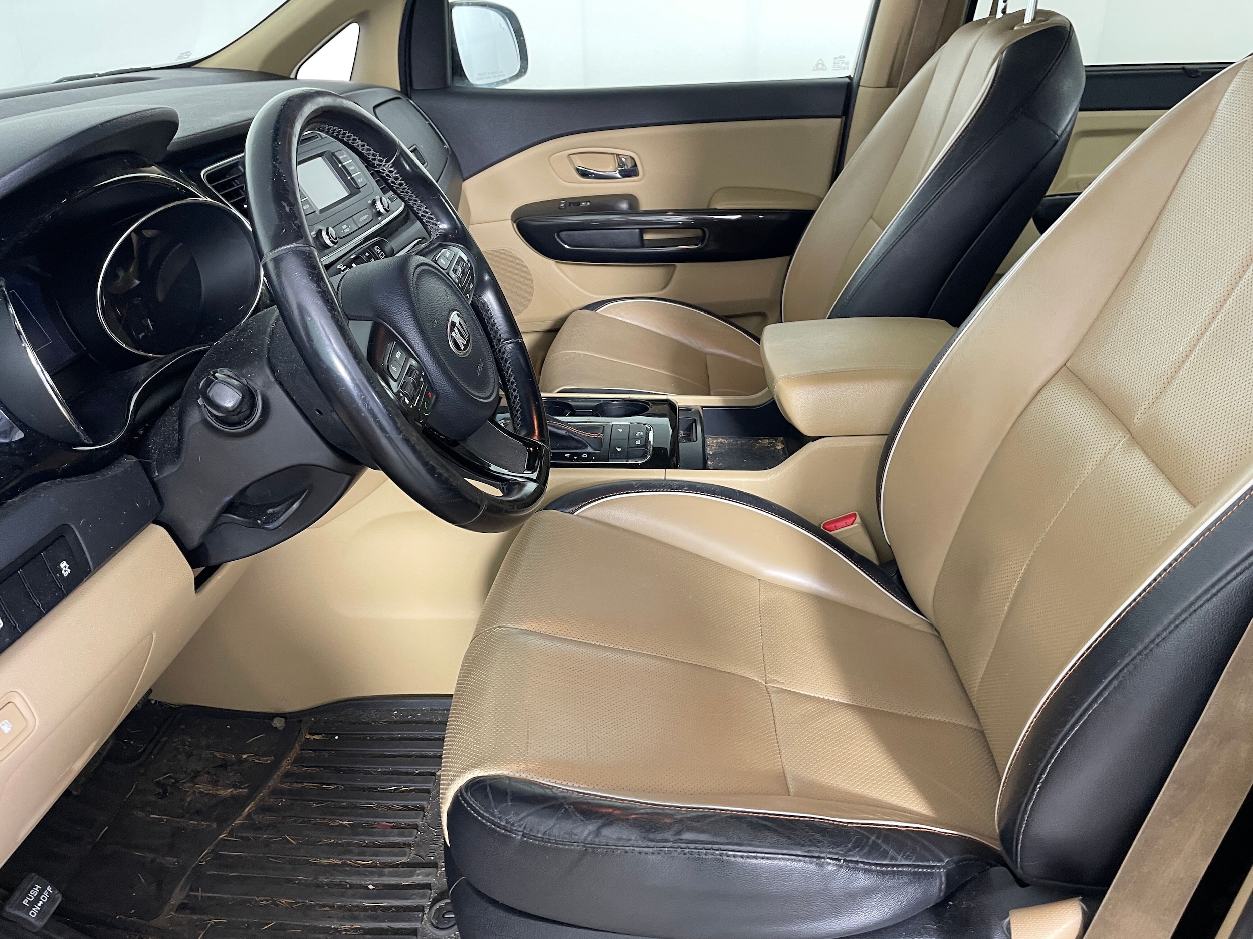 Used 2016 Kia Sedona EX with VIN KNDMC5C13G6183816 for sale in Bremerton, WA