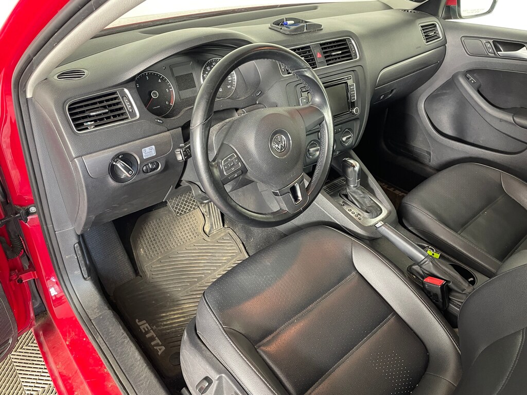 Used 2014 Volkswagen Jetta 2.0L TDI w/Premium/Navigation Sedan