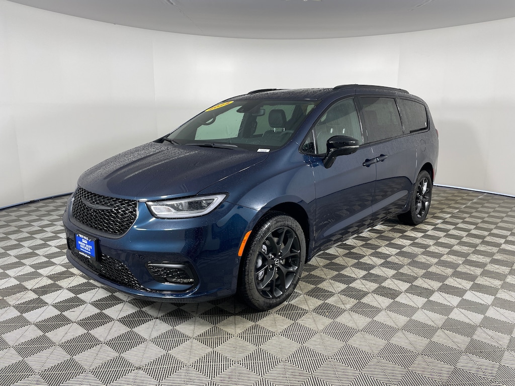 New 2025 Chrysler Pacifica LIMITED AWD Passenger Van