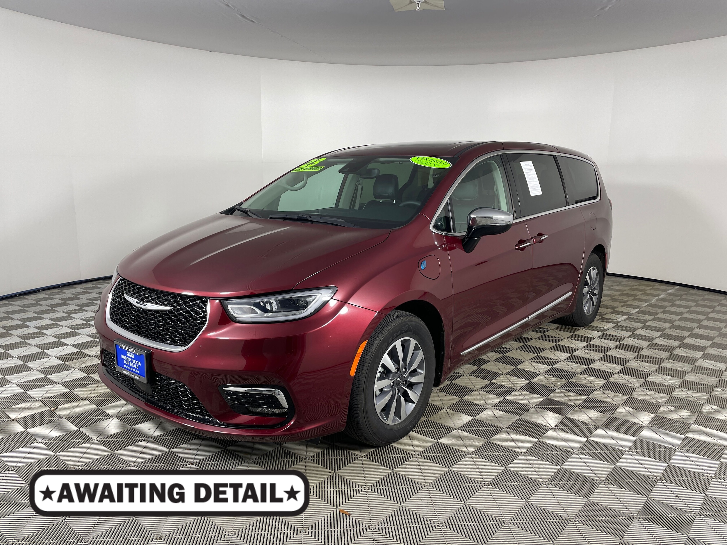 2023 Chrysler Pacifica Hybrid Limited's photo