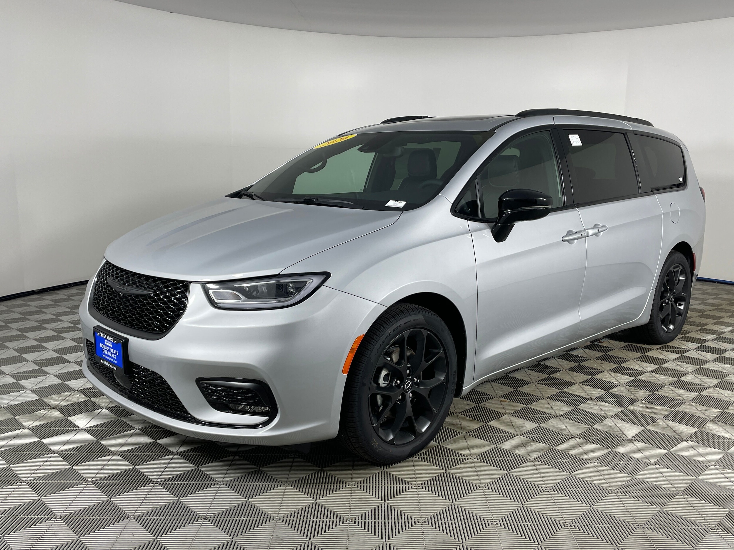 2026 Chrysler Pacifica Limited's photo