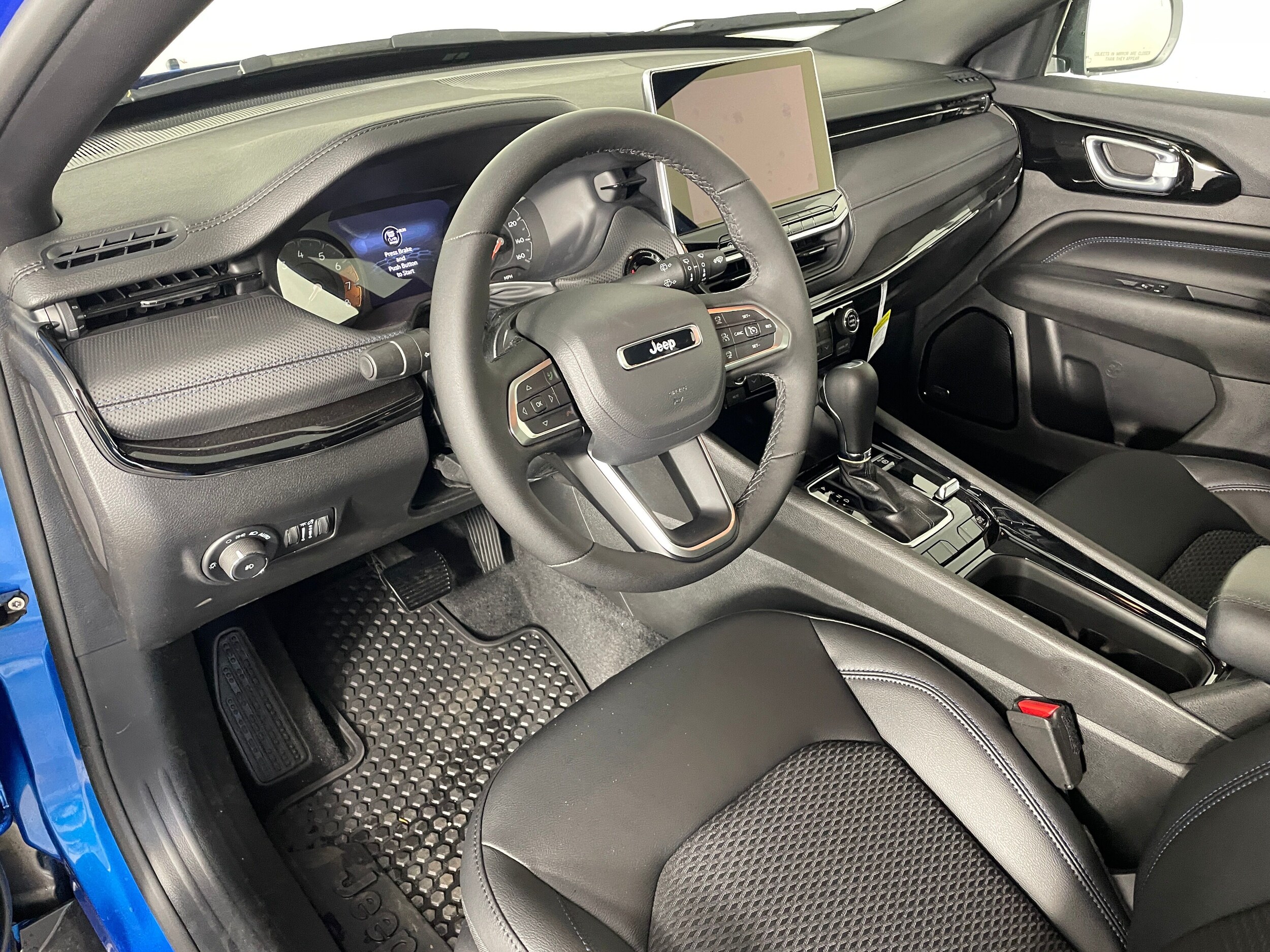 2025 Jeep Compass Latitude photo 2