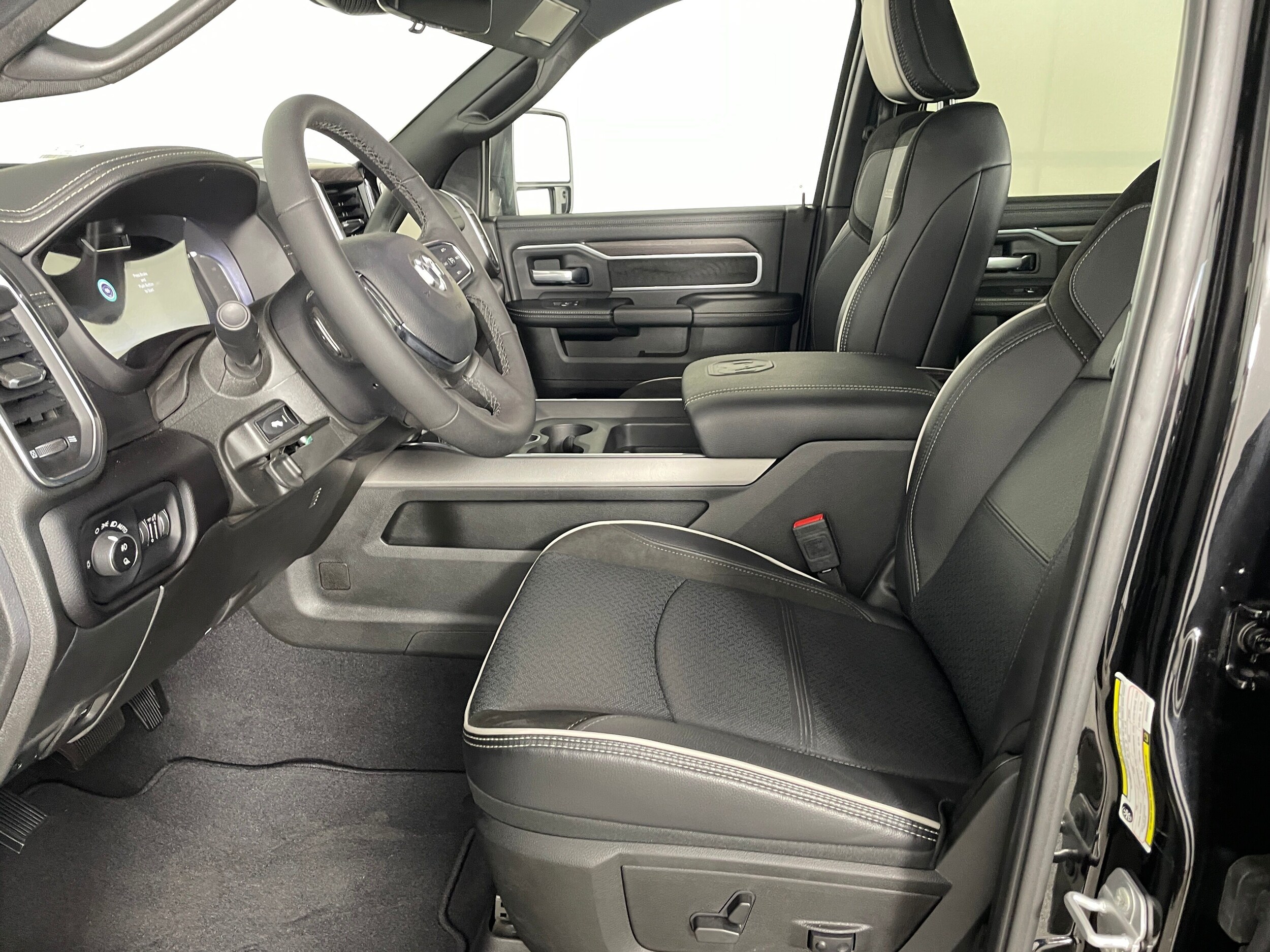 2025 Ram 2500 Laramie photo 2