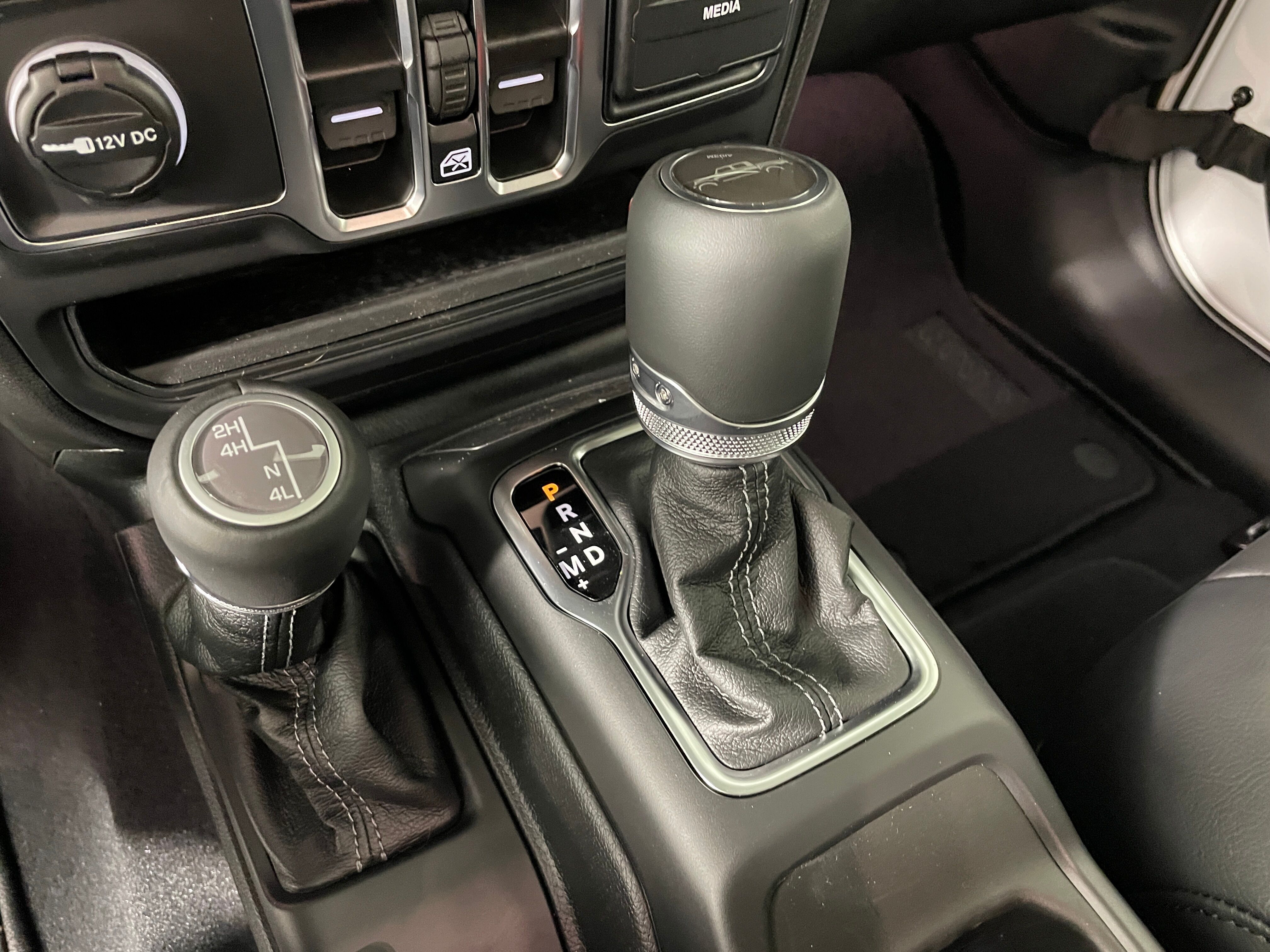 New 2027 Jeep Gladiator SAHARA 4X4 Pickup