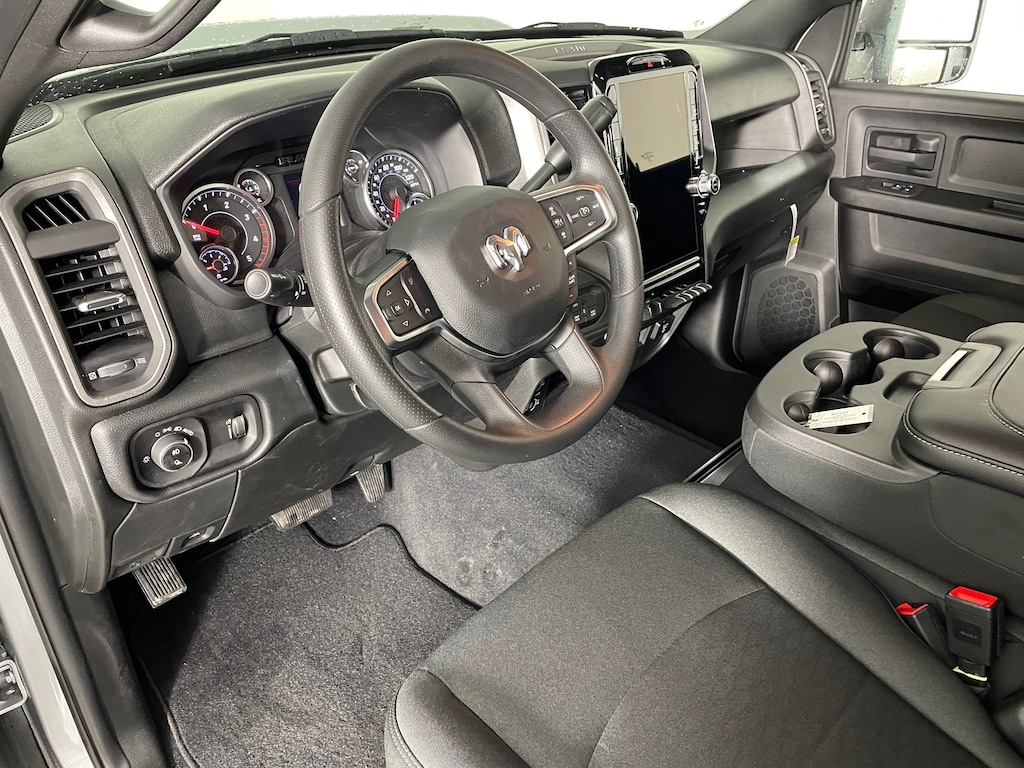 New 2026 Ram 2500 BLACK EXPRESS CREW CAB 4X4 6'4 BOX Pickup