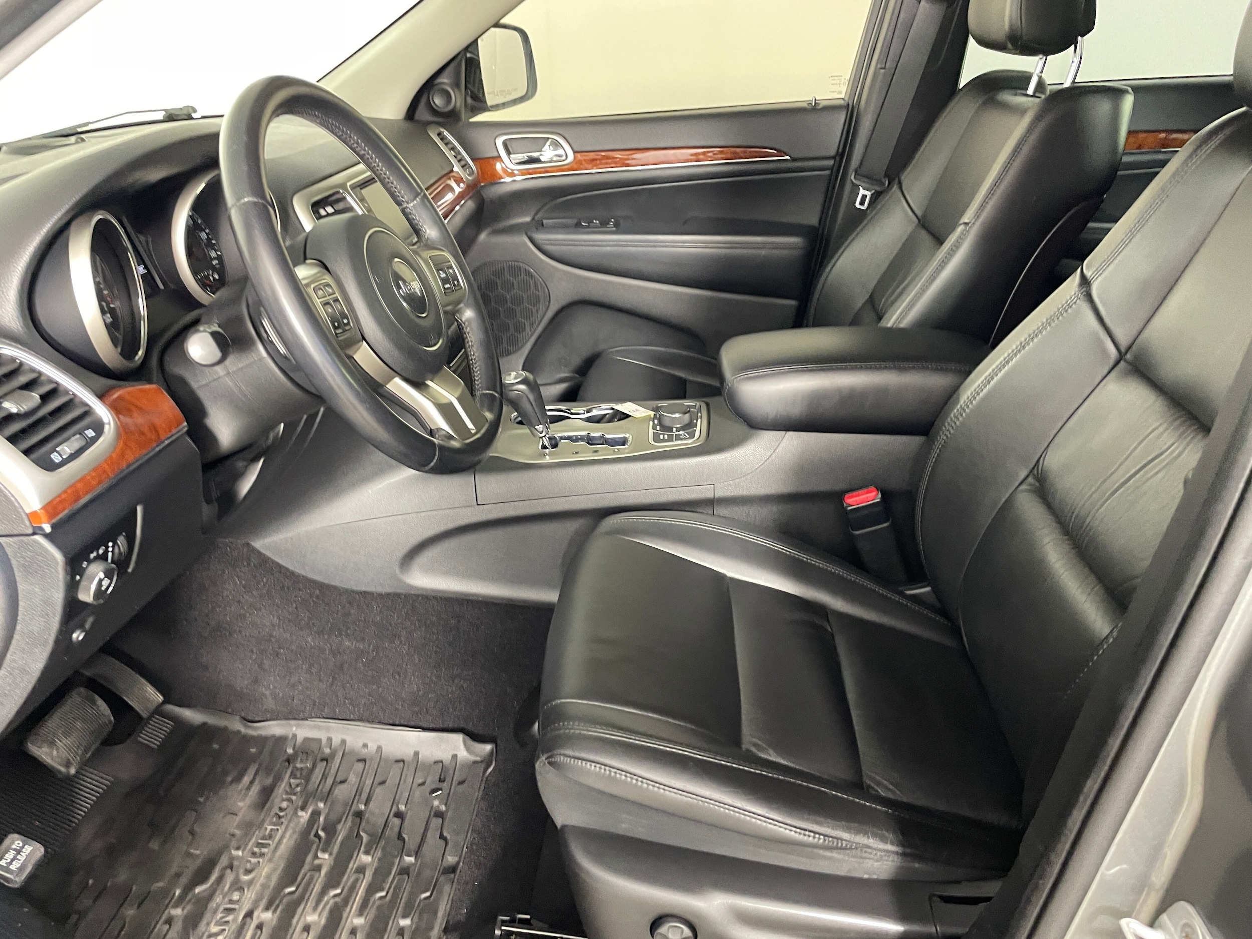 2012 Jeep Grand Cherokee Limited 4x4 photo 2