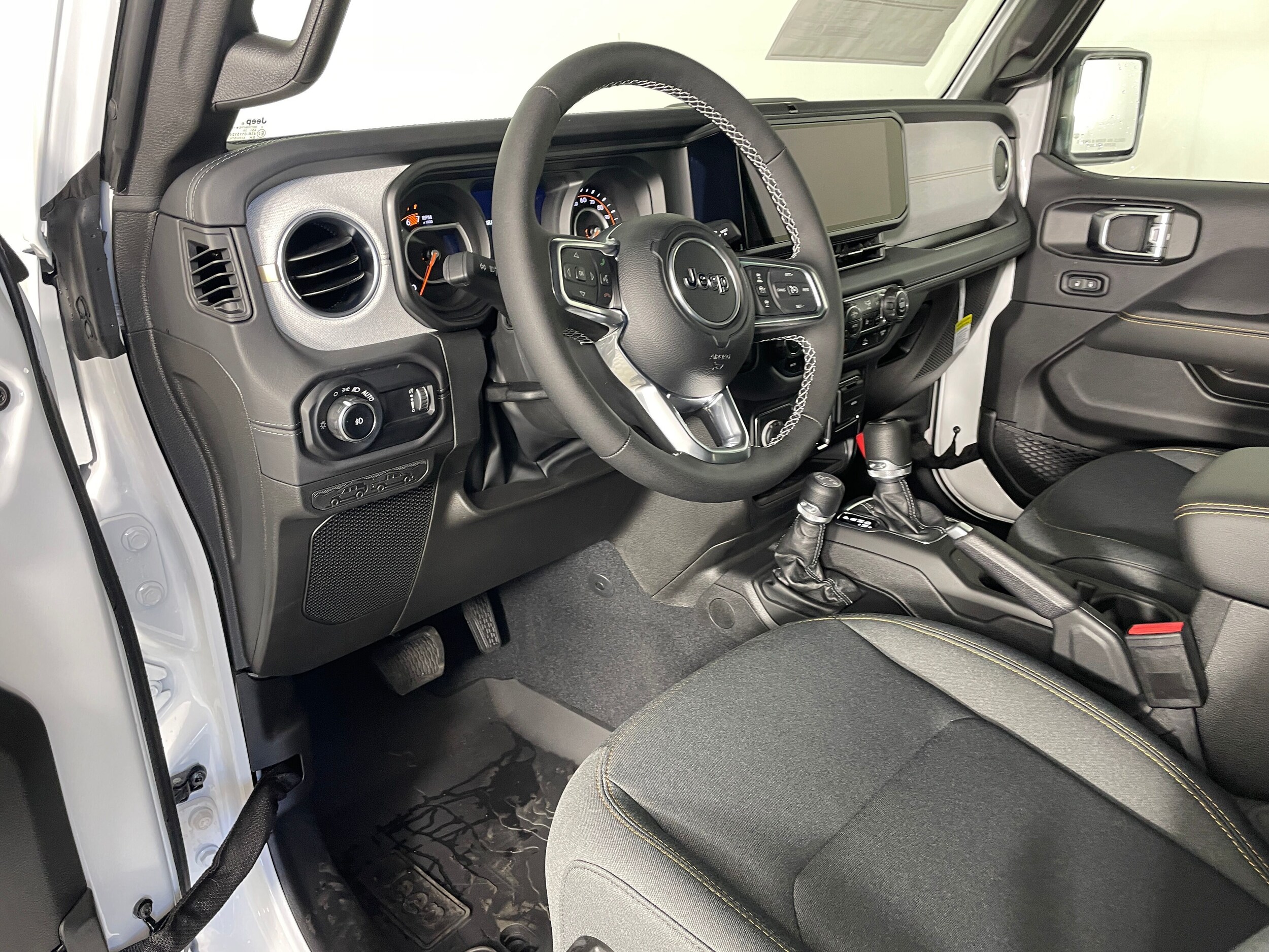 2025 Jeep Wrangler Sahara photo 3