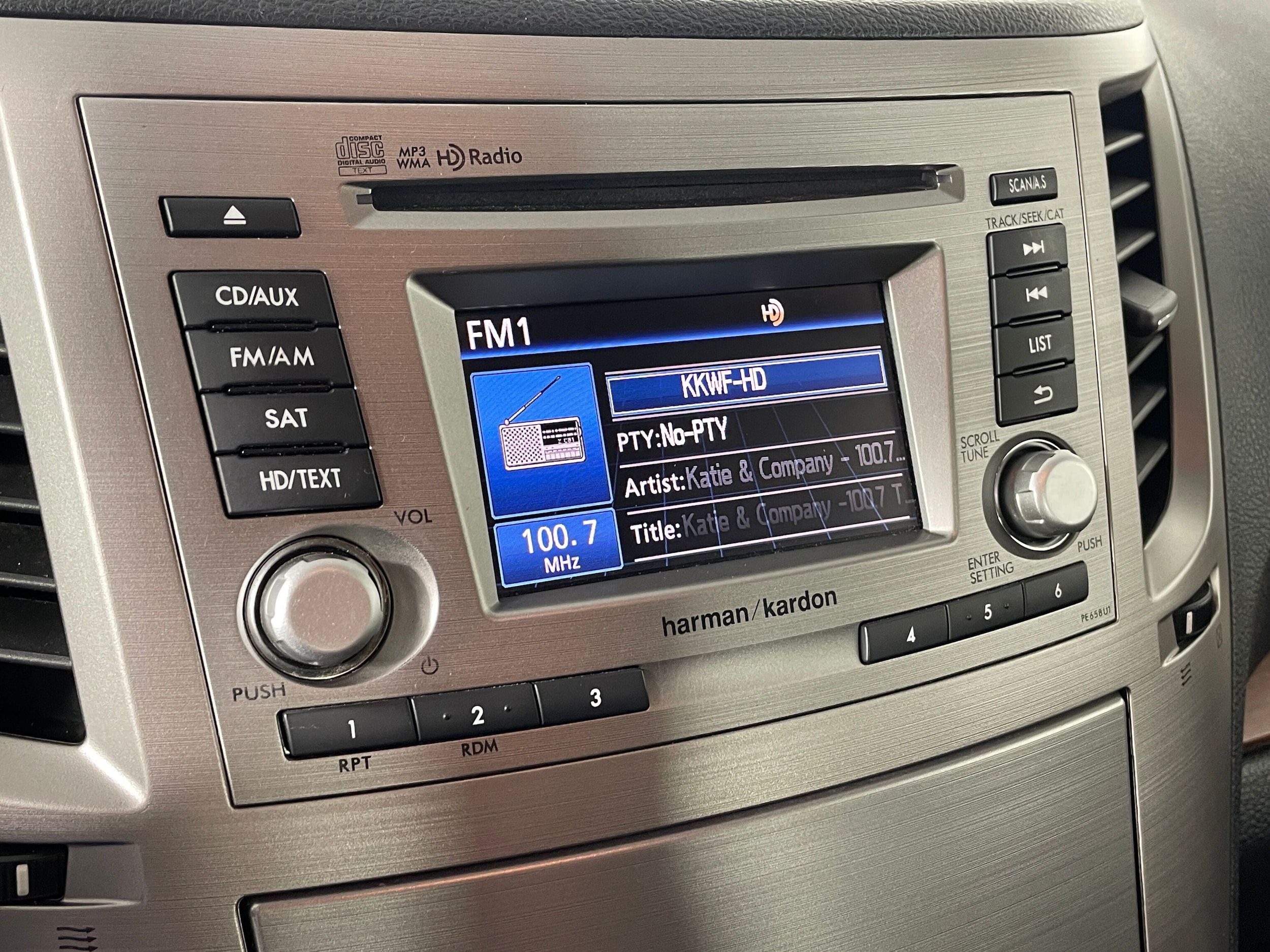 2013 Subaru Outback 2.5i Limited (CVT) photo 6