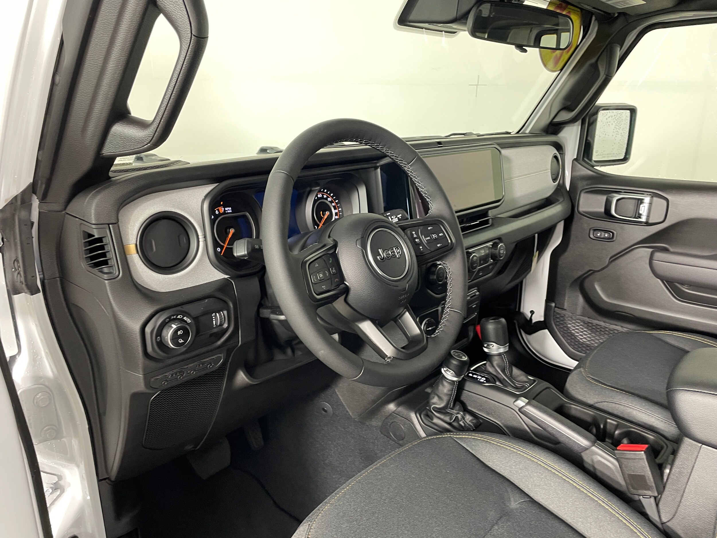 2025 Jeep Gladiator Sport S photo 2