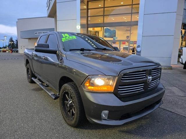 2014 Ram 1500 Sport photo 2