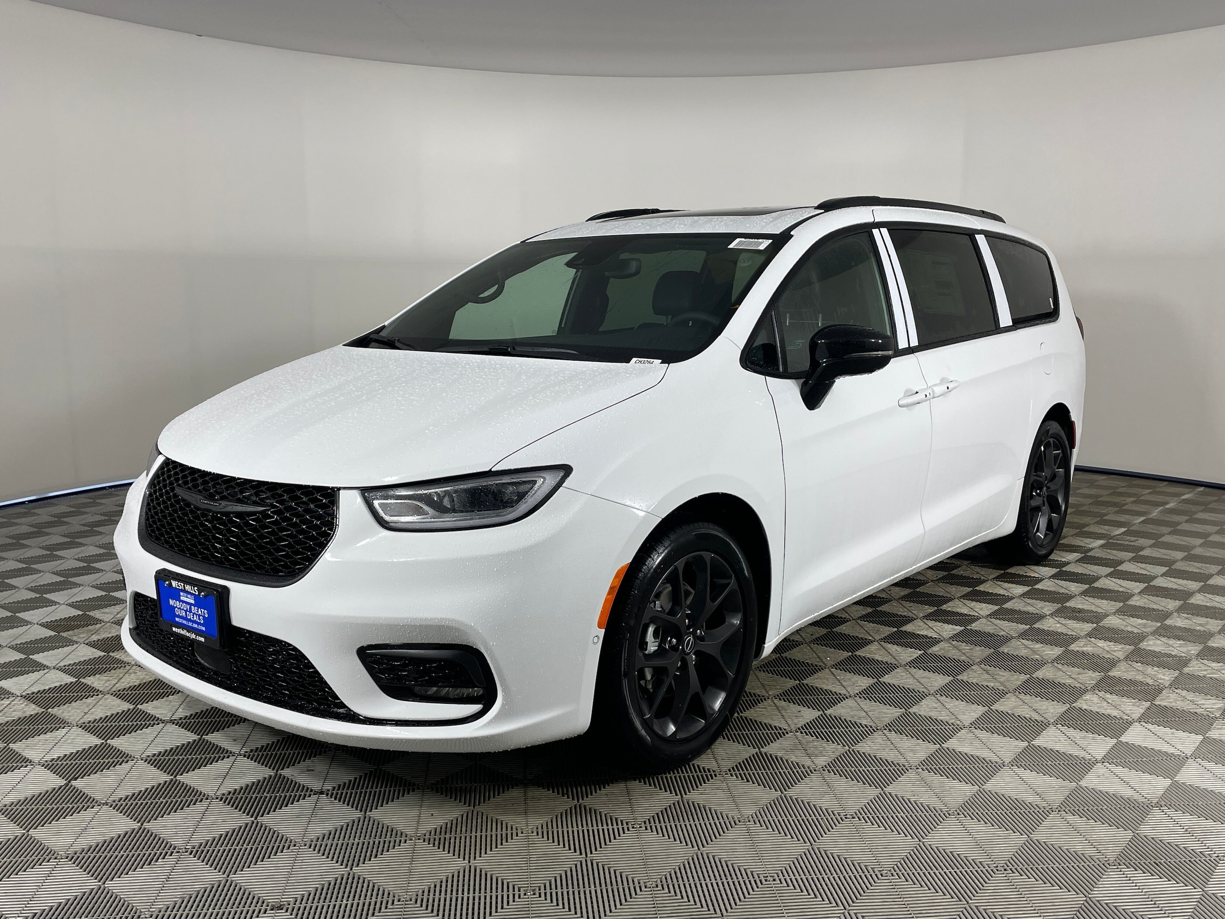 2026 Chrysler Pacifica Limited's photo