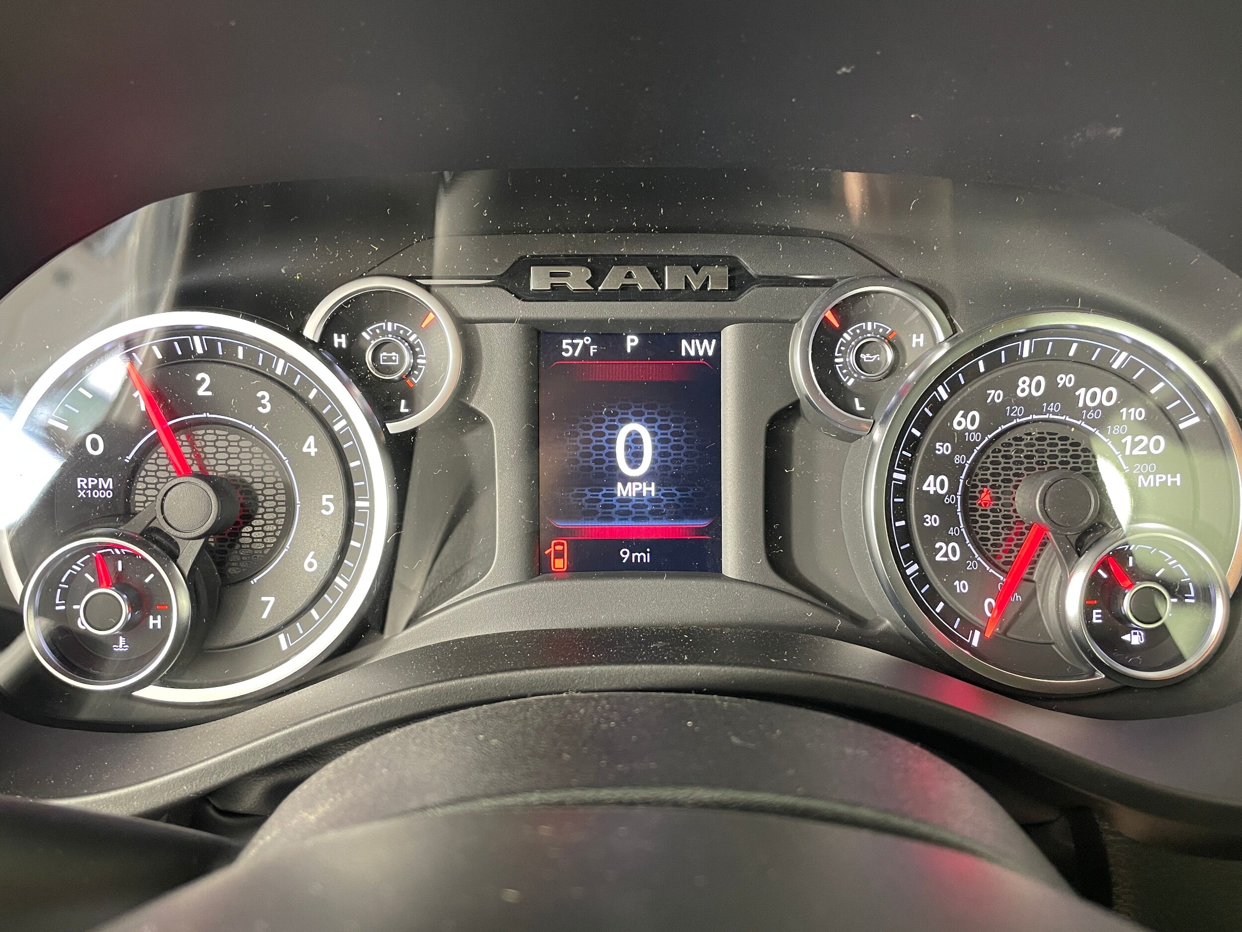 2025 Ram 1500 Tradesman photo 4
