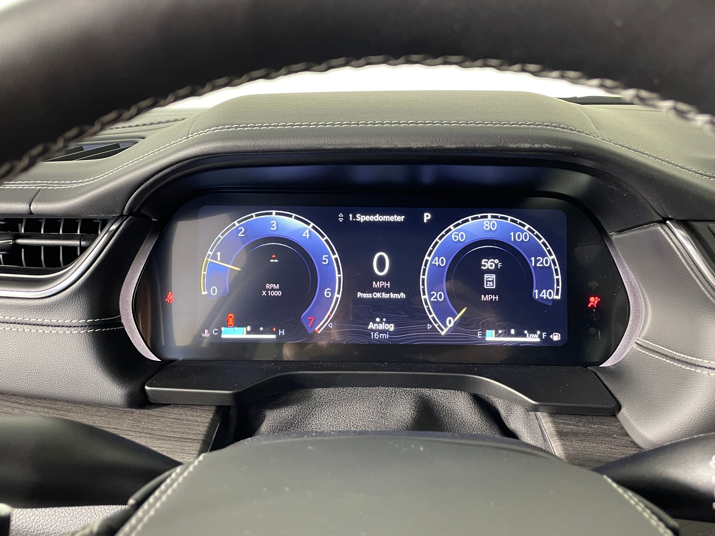 2025 Jeep Grand Cherokee Overland photo 3