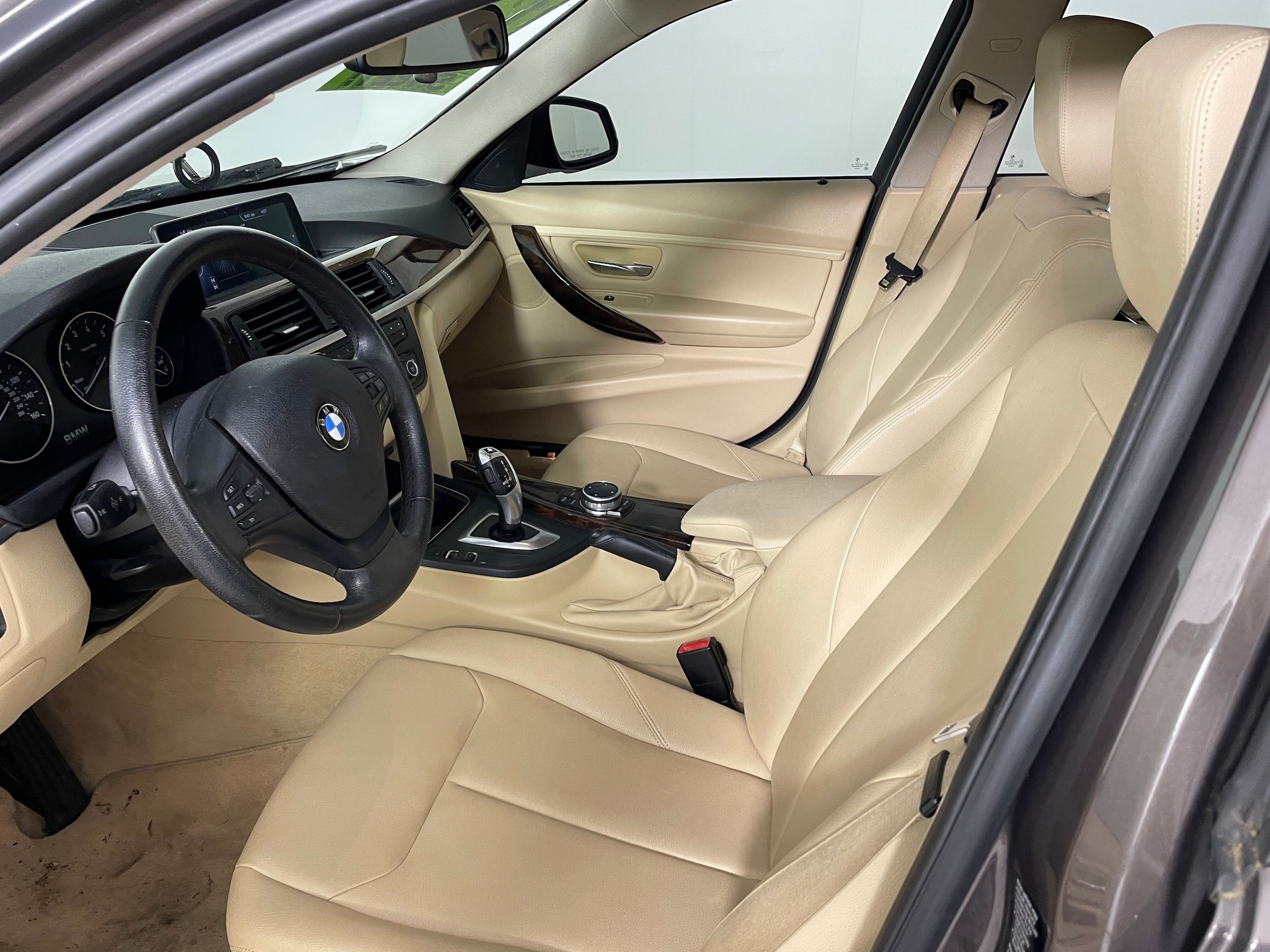 2014 BMW 320i xDrive photo 2