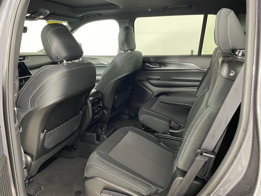 New 2025 Jeep Grand Cherokee L LAREDO X 4X4 Sport Utility