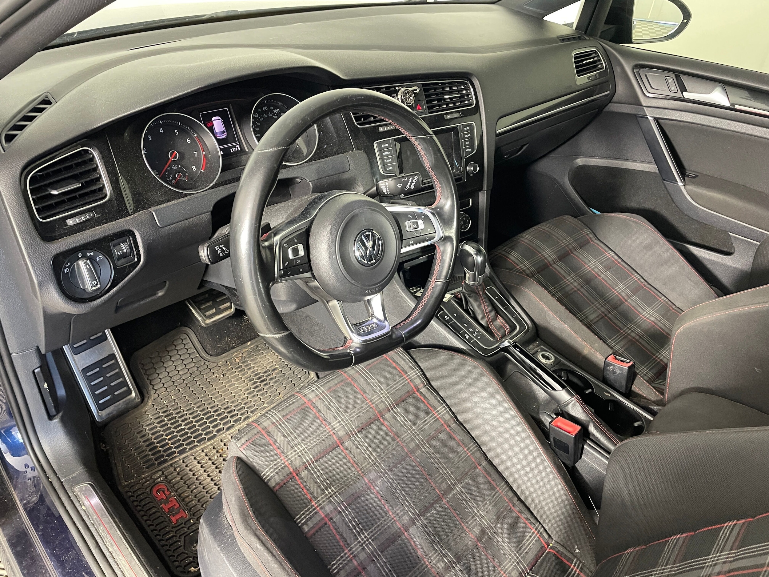 2015 Volkswagen Golf GTI 2.0T photo 3