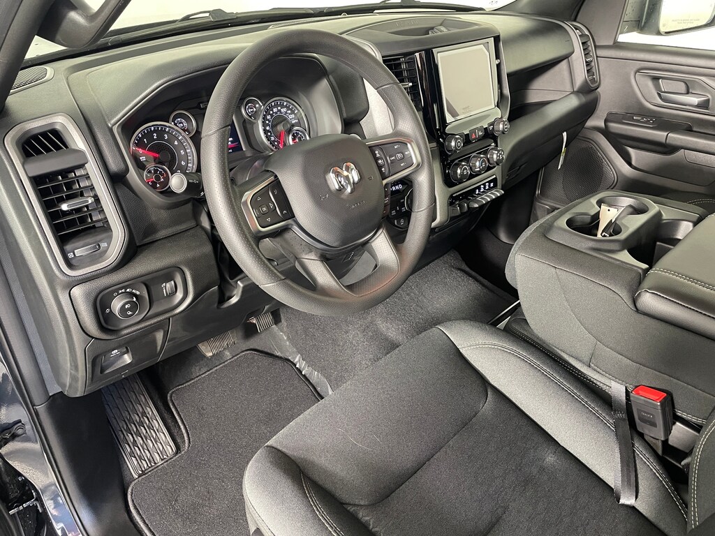 New 2026 Ram 1500 EXPRESS CREW CAB 4X4 5'7 BOX Pickup