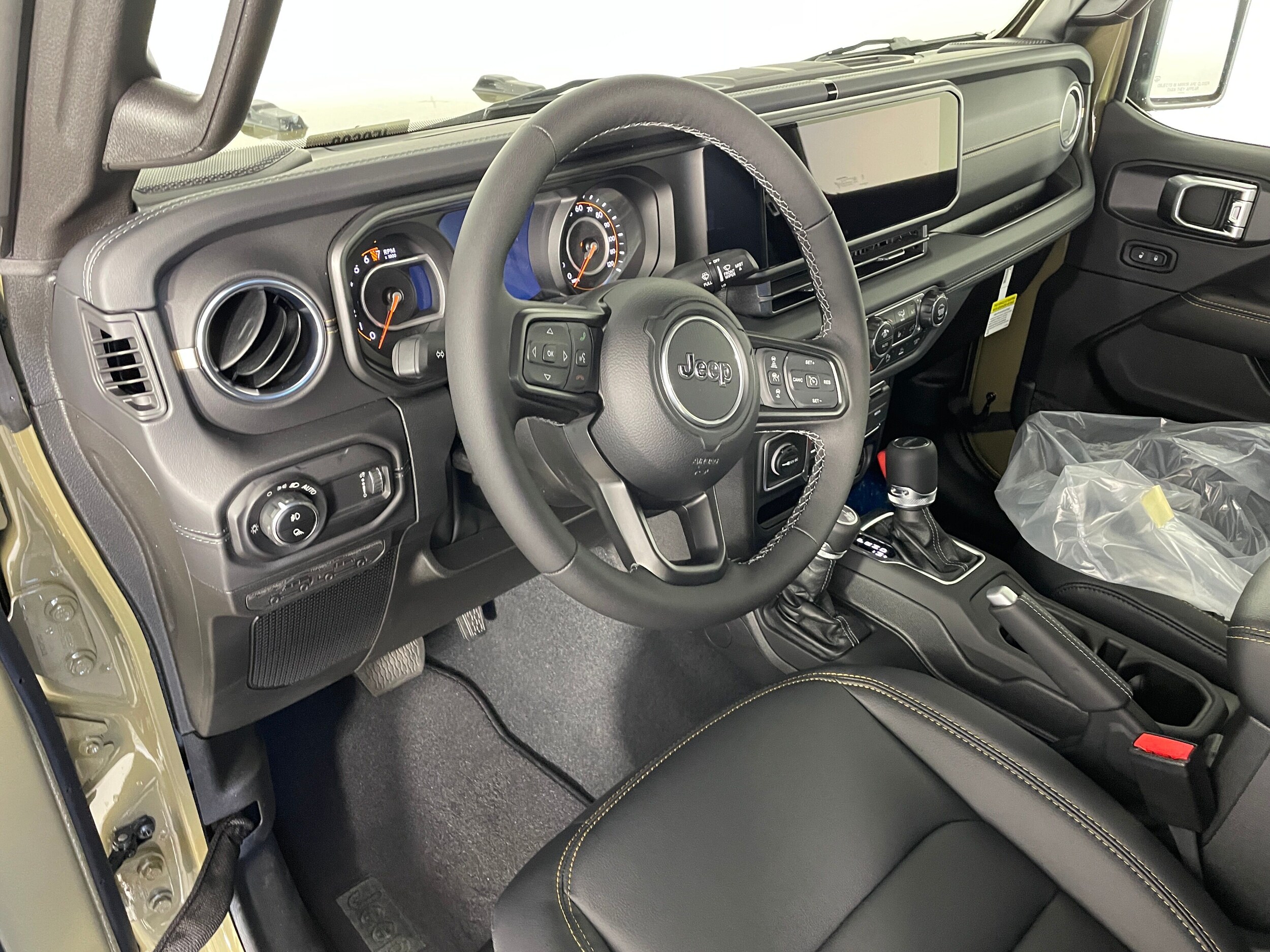2025 Jeep Gladiator Sport photo 2
