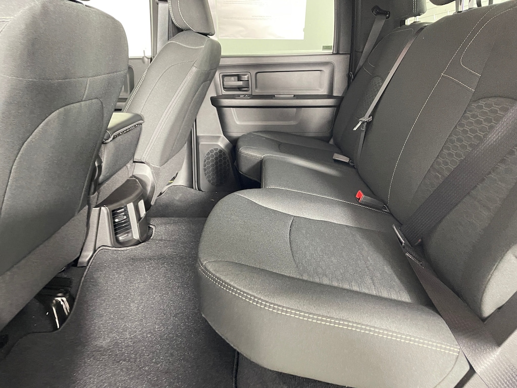 New 2026 Ram 2500 BLACK EXPRESS CREW CAB 4X4 6'4 BOX Pickup