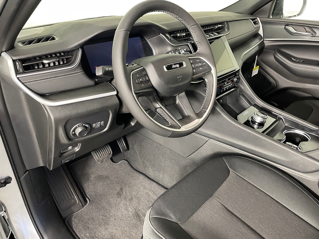 New 2025 Jeep Grand Cherokee L LAREDO X 4X4 Sport Utility