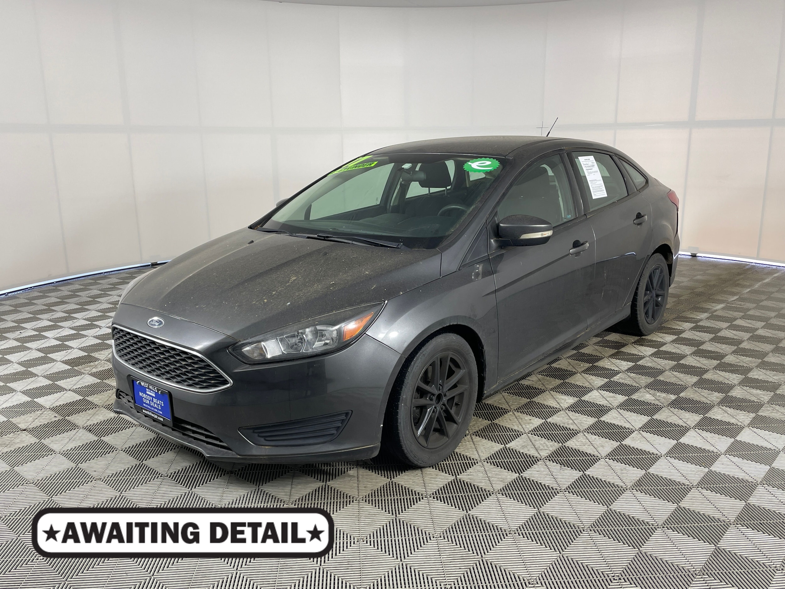 2017 Ford Focus Sedan SE's photo