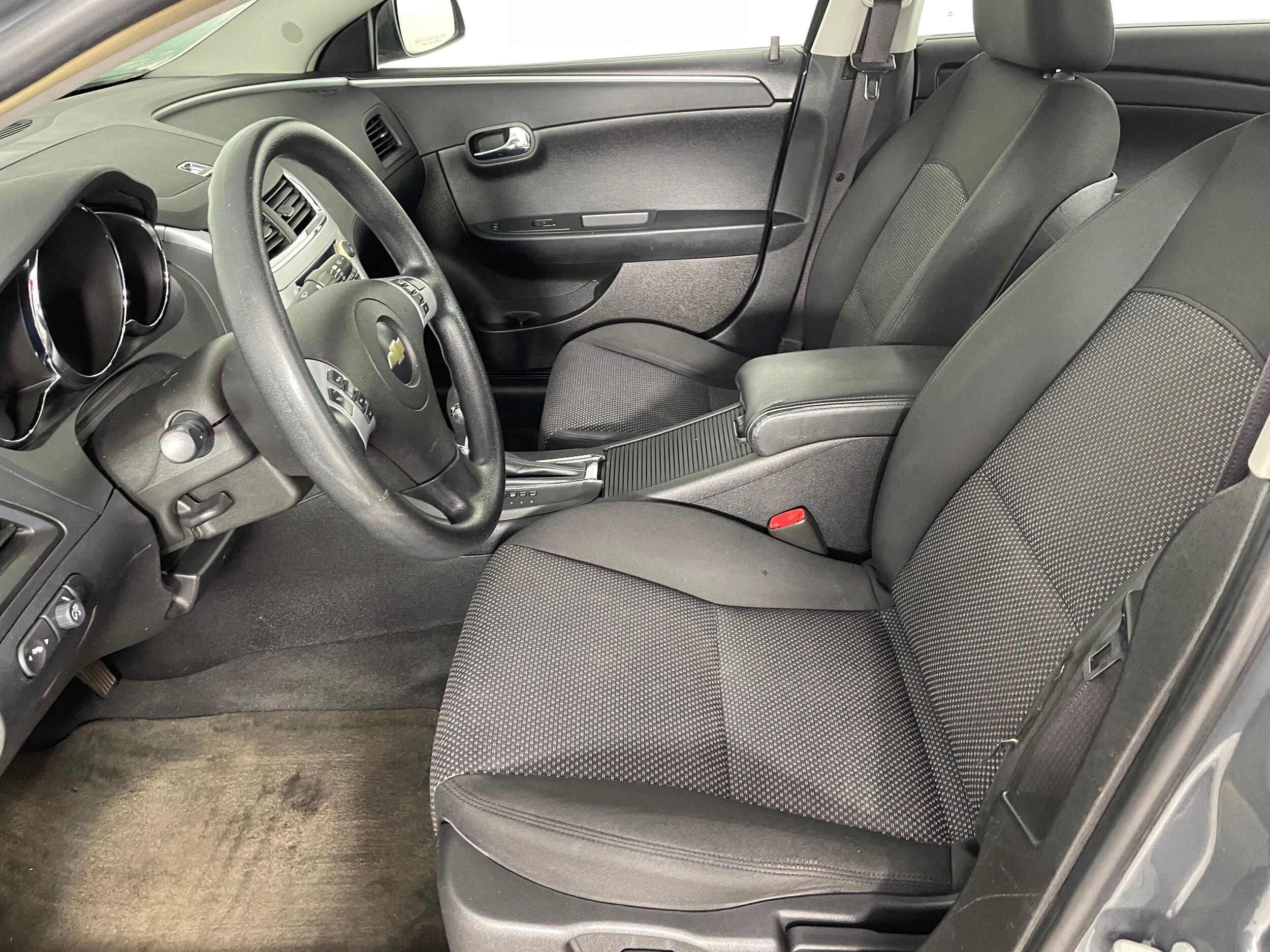 2008 Chevrolet Malibu Classic photo 2
