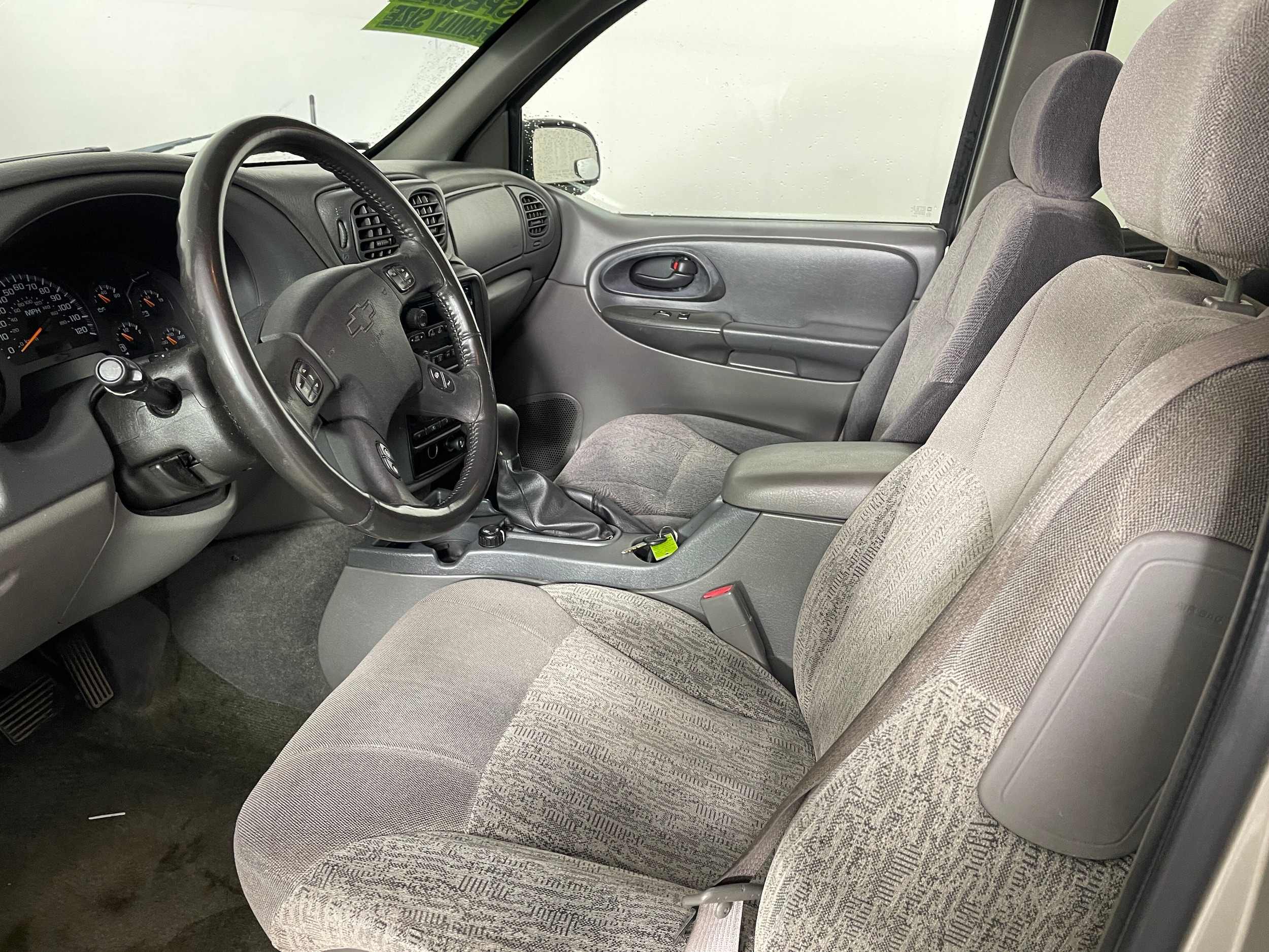 2003 Chevrolet TrailBlazer EXT photo 2