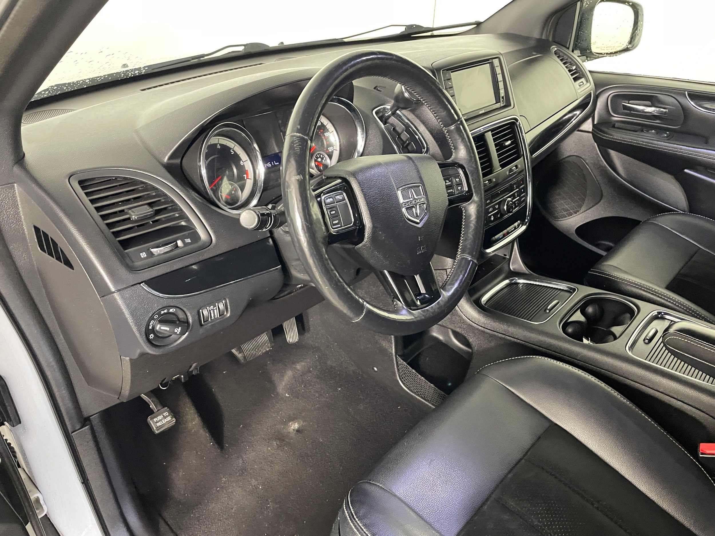 2015 Dodge Grand Caravan SXT photo 3