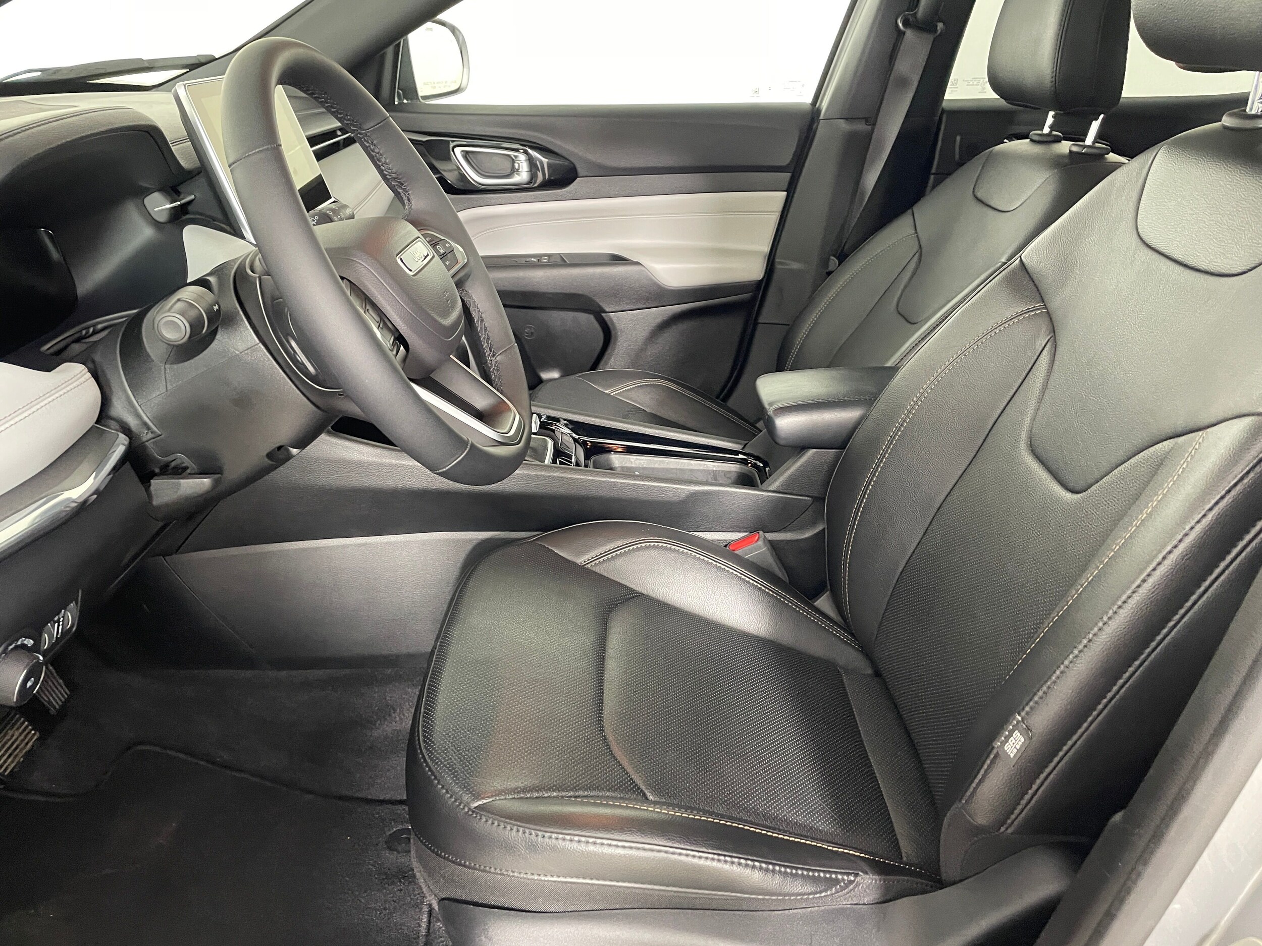 2023 Jeep Compass Limited photo 2