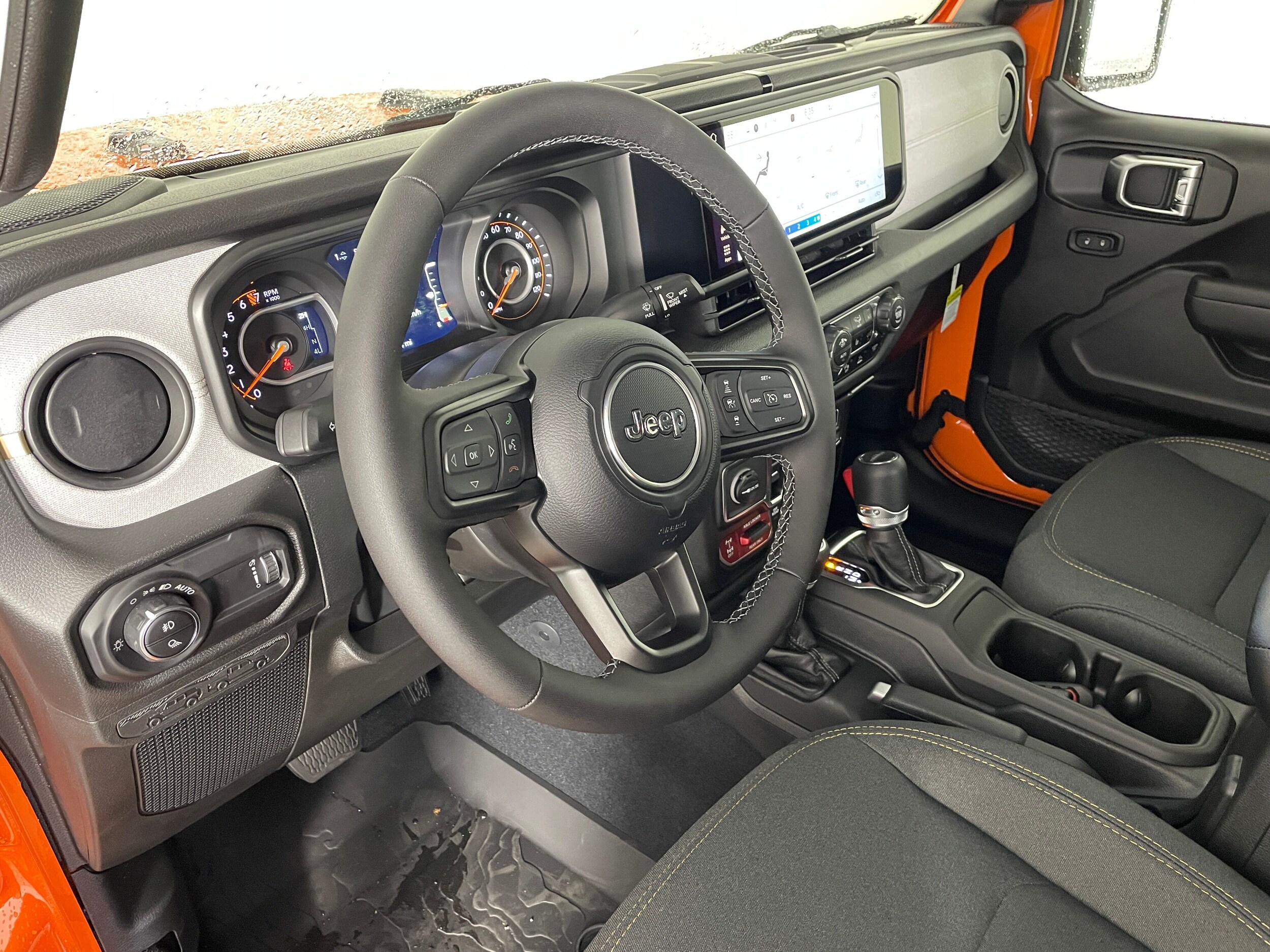 2025 Jeep Gladiator Willys photo 2