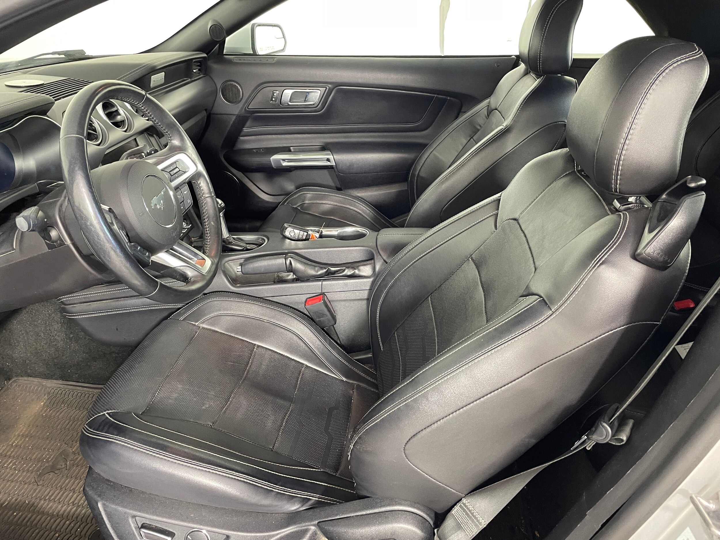 2018 Ford Mustang EcoBoost Convertible photo 2