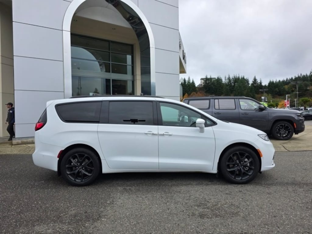 Certified 2021 Chrysler Pacifica Touring L Van Passenger Van