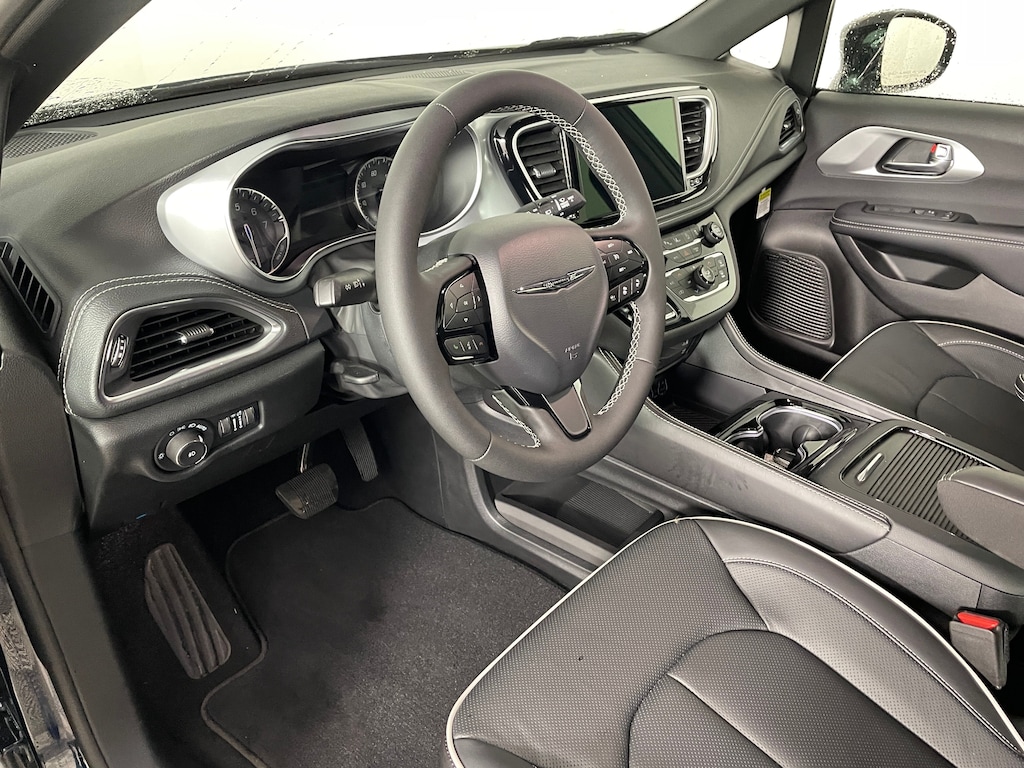 New 2025 Chrysler Pacifica LIMITED AWD Passenger Van