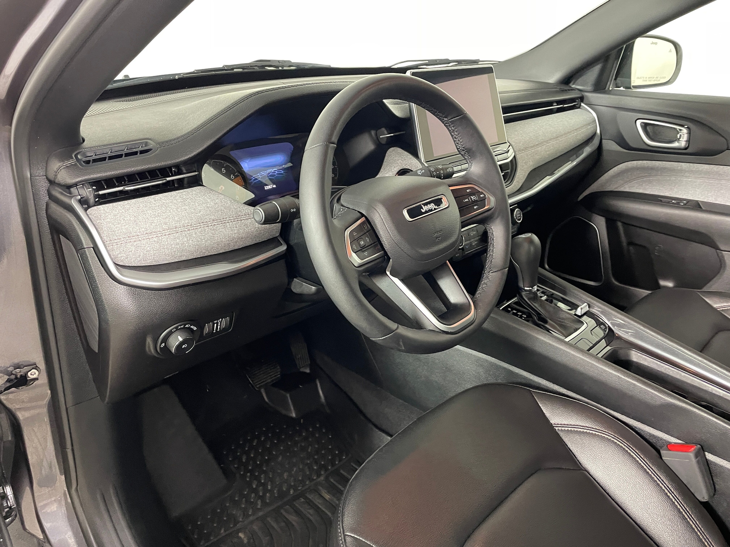 2024 Jeep Compass Latitude Lux photo 2