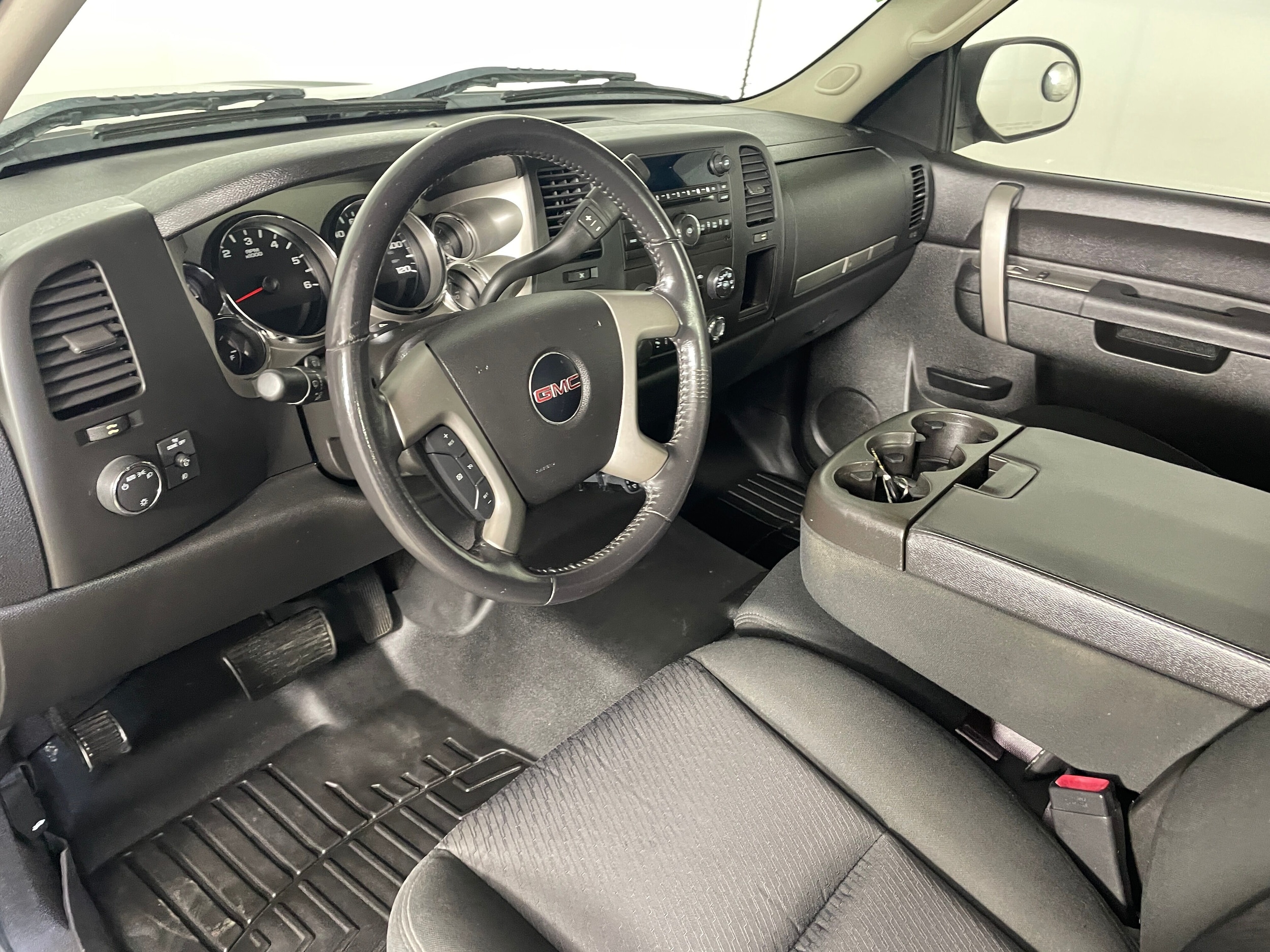 2010 GMC Sierra 1500 SLE photo 3