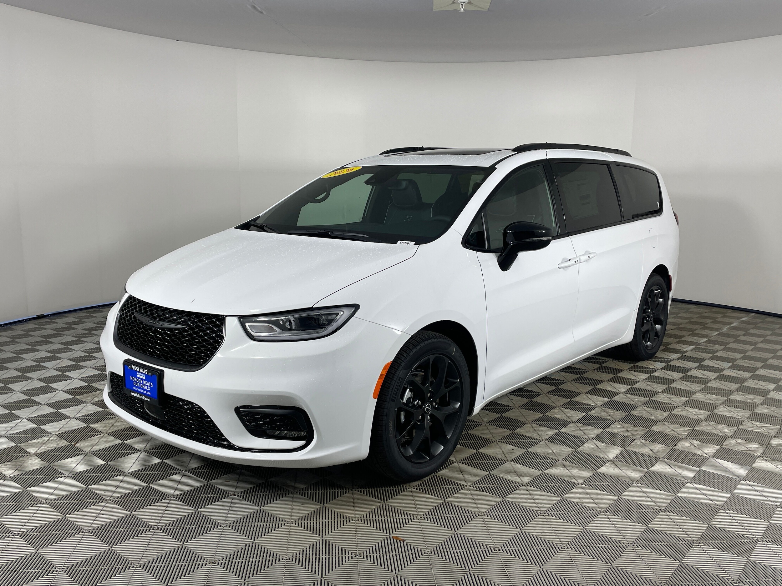 2026 Chrysler Pacifica Limited's photo