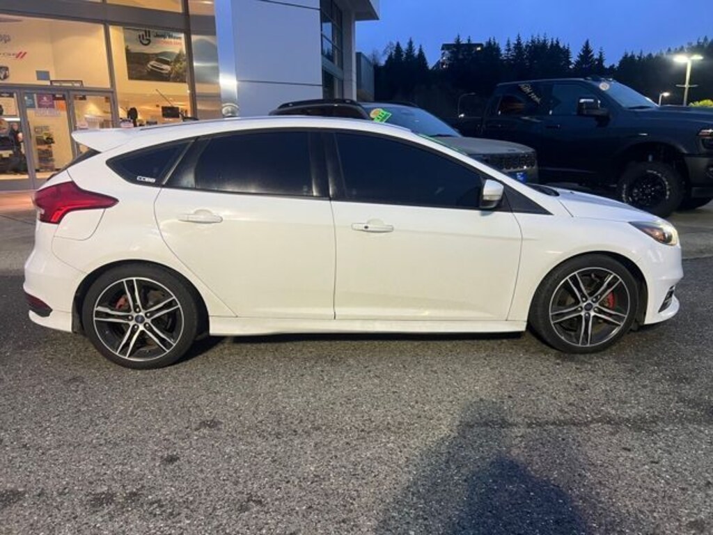 Used 2016 Ford Focus ST Base Hatchback