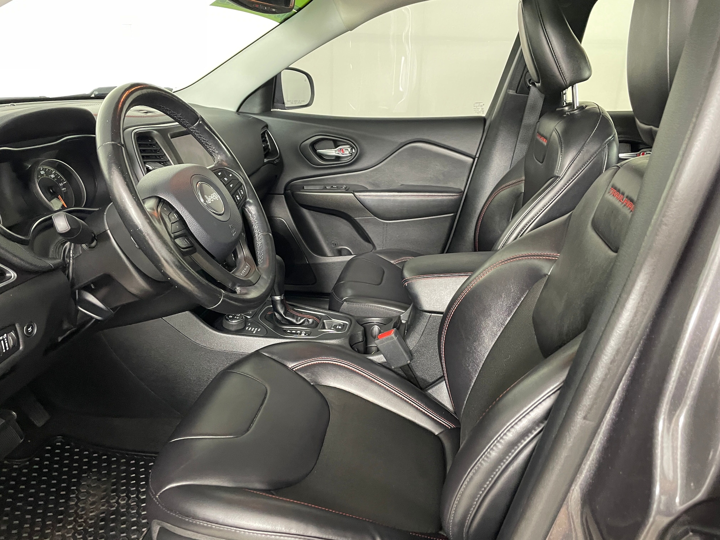 2020 Jeep Cherokee Trailhawk photo 2