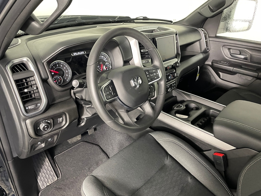 New 2026 Ram 1500 EXPRESS CREW CAB 4X4 5'7 BOX Pickup