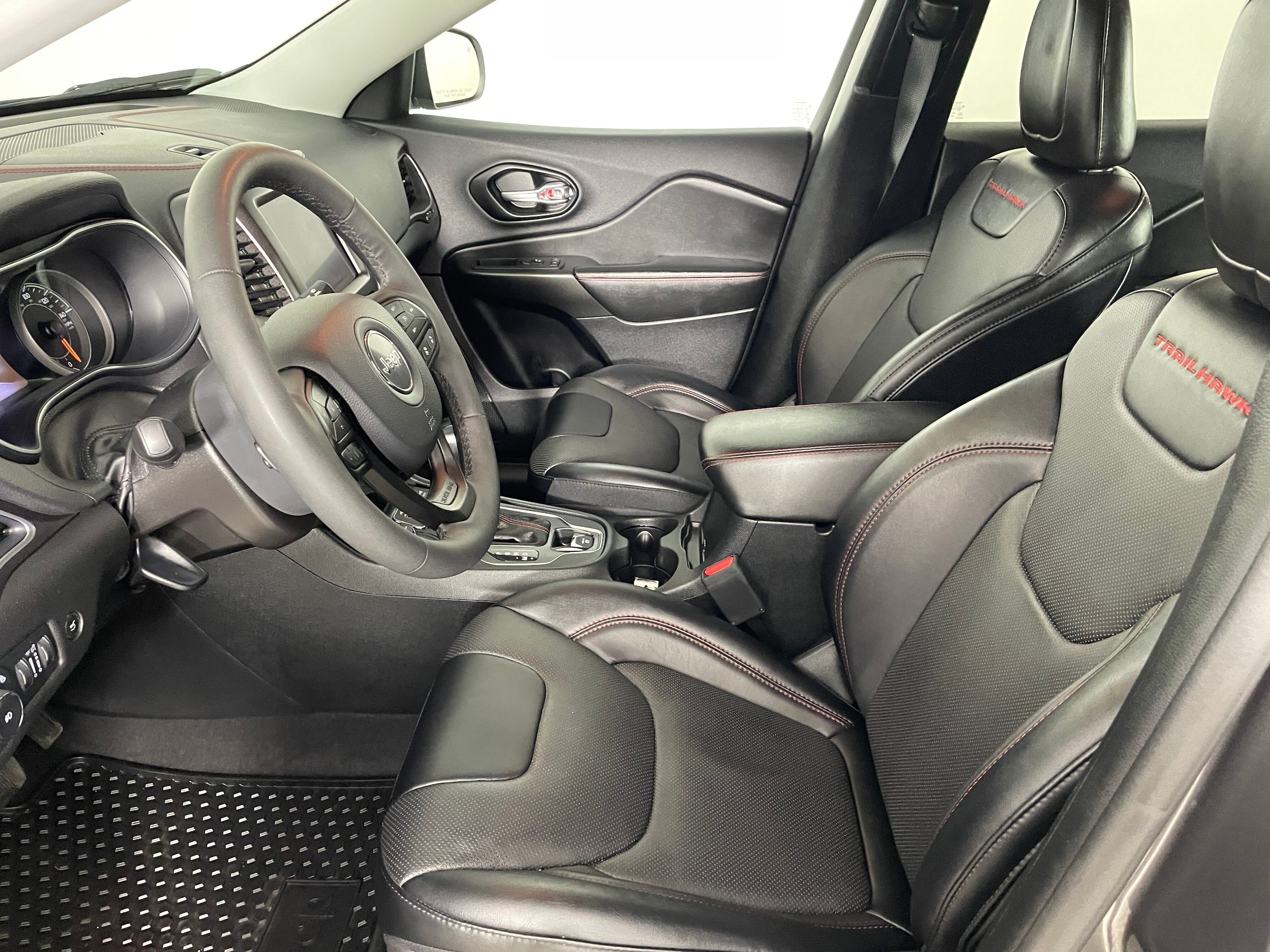 2022 Jeep Cherokee Trailhawk photo 2