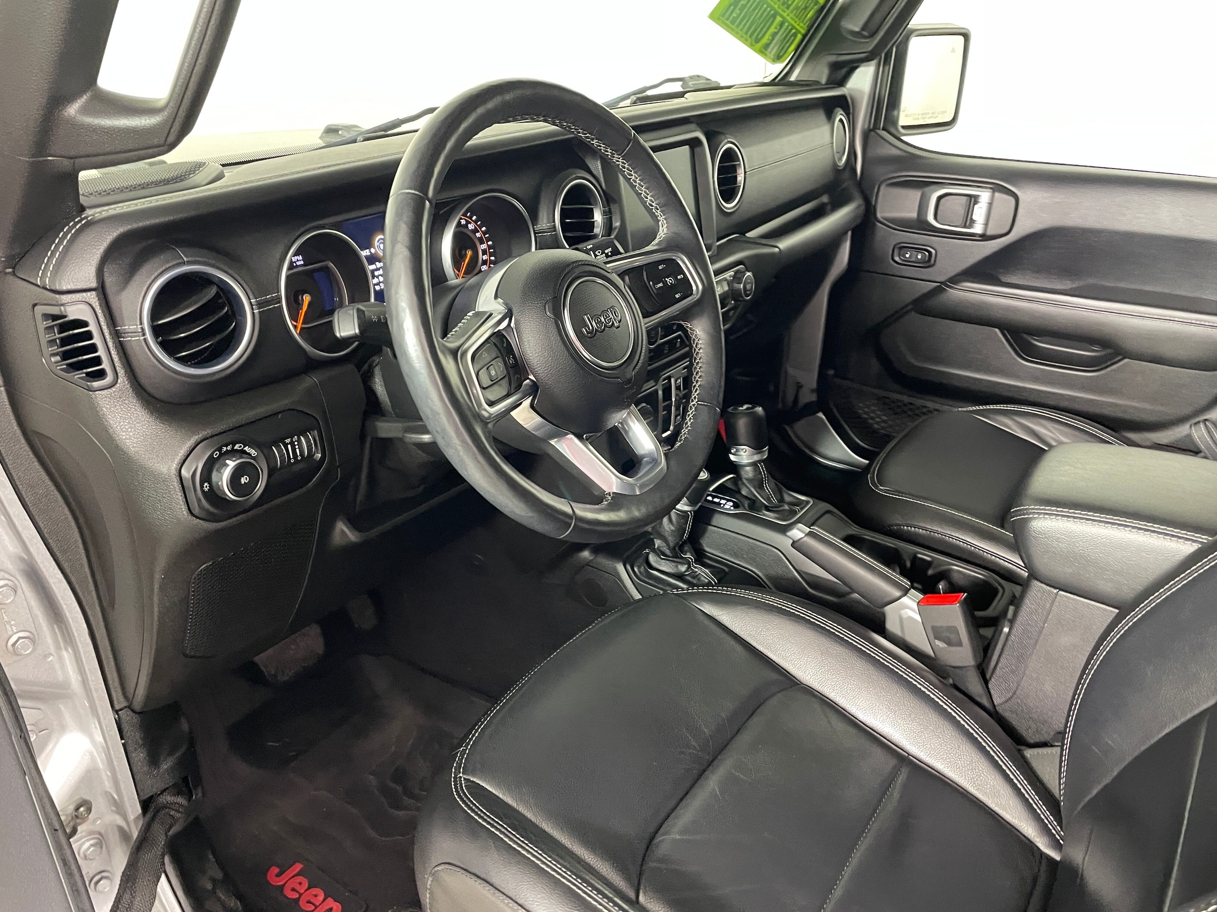 2018 Jeep Wrangler Unlimited Sahara 4x4 photo 2