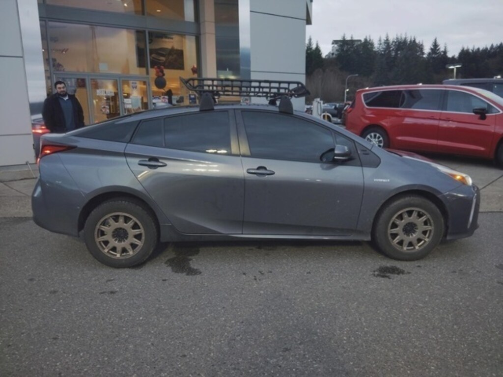 Used 2021 Toyota Prius XLE Hatchback