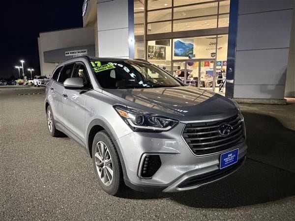 2017 Hyundai Santa Fe SE photo 2